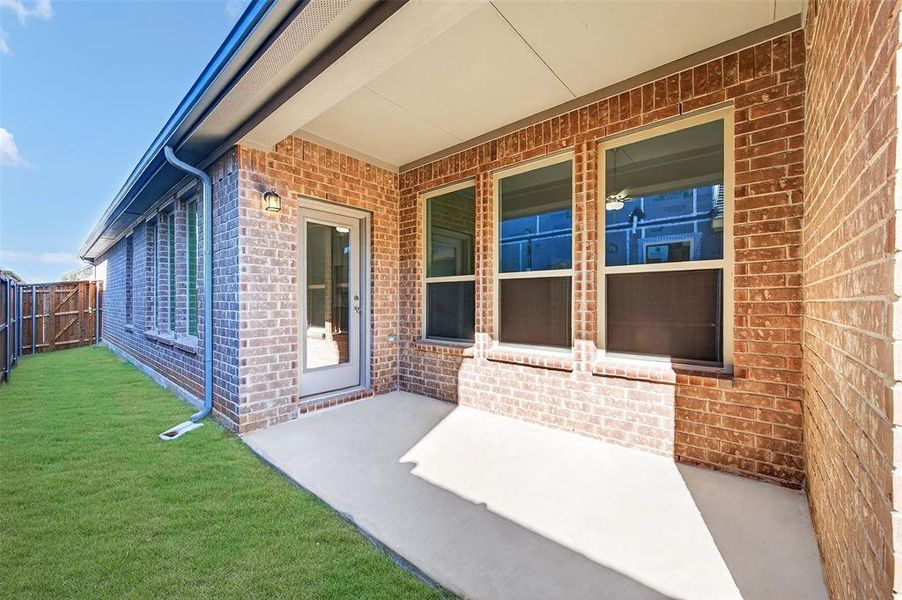 Exterior details and patio area of a home in Tarrytown, Crowley (Image 3).