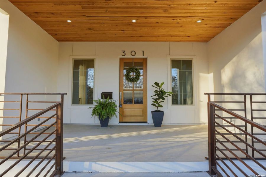 Exterior details and patio area of a home in , Terrell Hills (Image 36).
