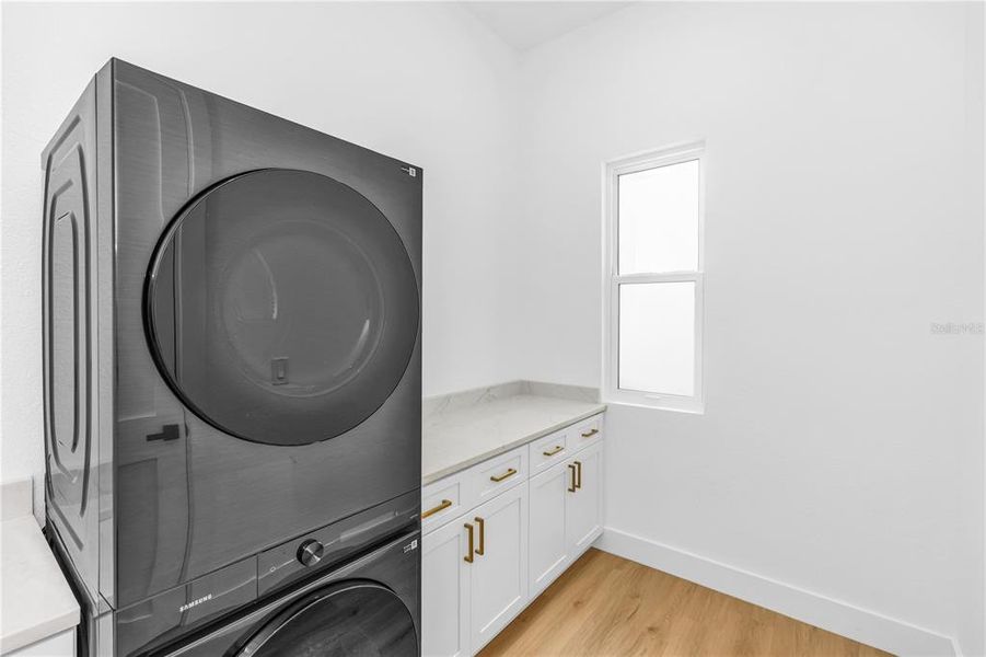 Furnished interior view inside a new home in , Orlando (Image 35).