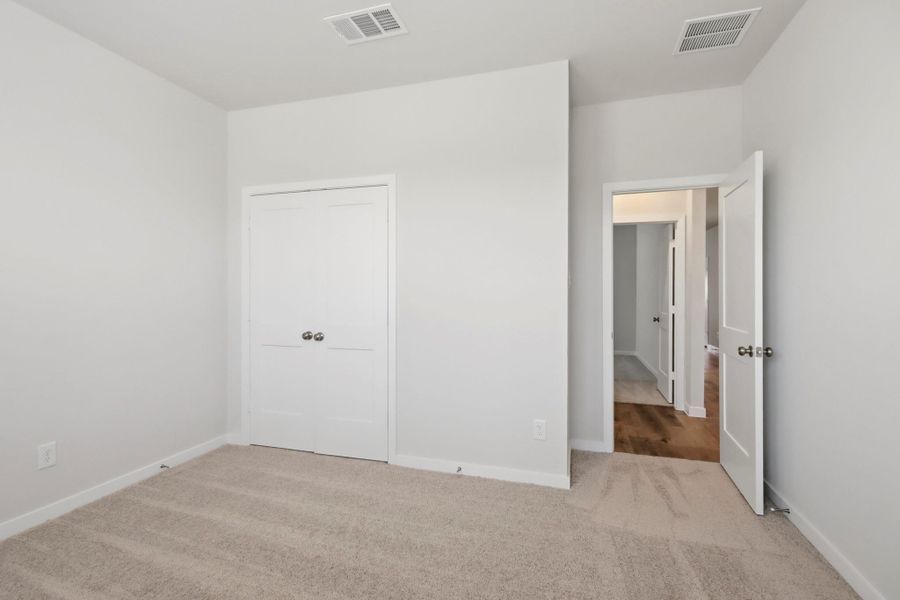 Spacious, unfurnished interior of a new home in Granger Pines, Conroe (Image 14).