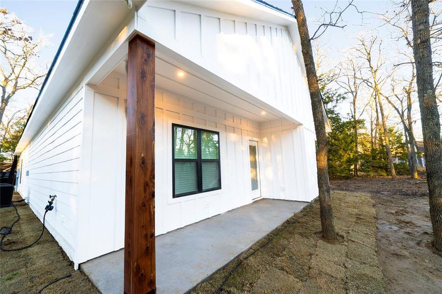 Exterior details and patio area of a home in , West Tawakoni (Image 3).