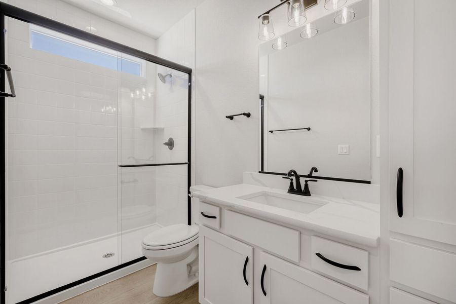 8720 San Diego - Full Bathroom