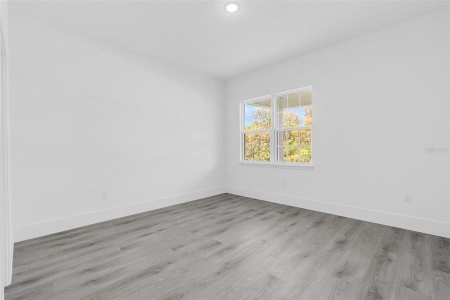 Spacious, unfurnished interior of a new home in , Ocala (Image 30).