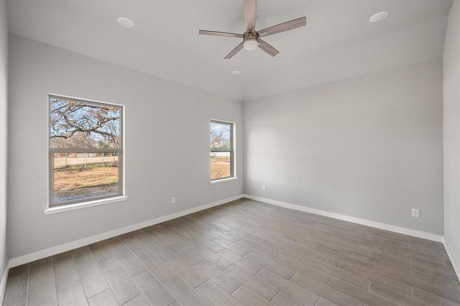 Spacious, unfurnished interior of a new home in , Kerens (Image 19).