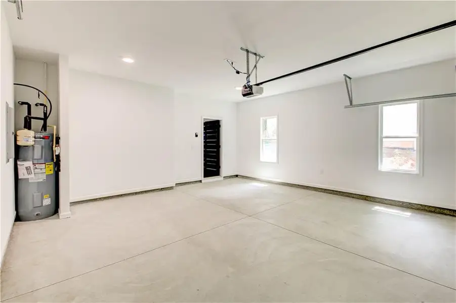 Spacious, unfurnished interior of a new home in , Villa Rica (Image 47).