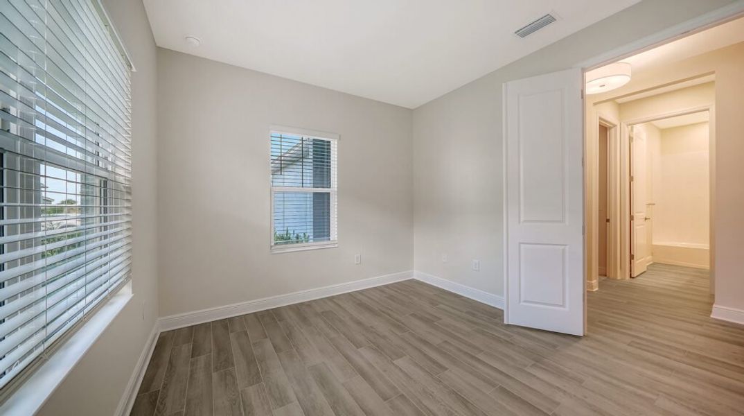 Spacious, unfurnished interior of a new home in Palm Grove, Lakewood Ranch (Image 31).