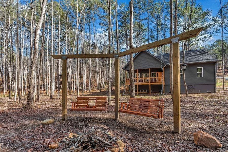 Community amenities in , Talking Rock (Image 30).