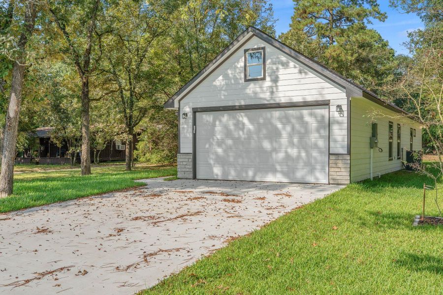 Front exterior of a new home in , Willis, TX, highlighting curb appeal (Image 2). Front exterior of a new home in , Willis, TX, highlighting curb appeal (Image 2).