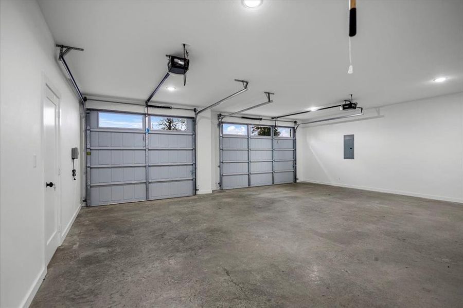 Spacious, unfurnished interior of a new home in , Lindale (Image 26). Spacious, unfurnished interior of a new home in , Lindale (Image 26).