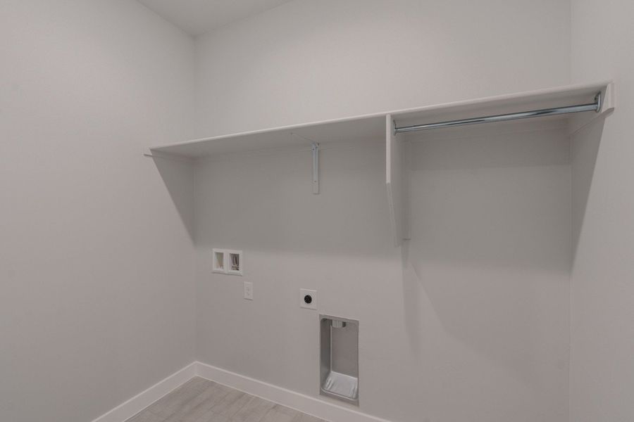 Spacious, unfurnished interior of a new home in Emerald Estates, El Paso (Image 33).