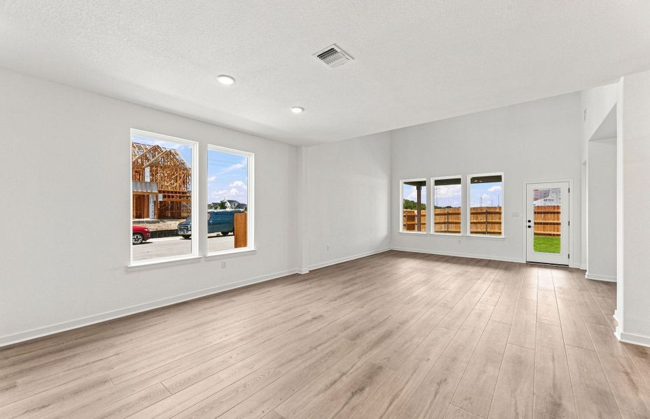 Spacious, unfurnished interior of a new home in Kuempel Farms, Pflugerville (Image 34).