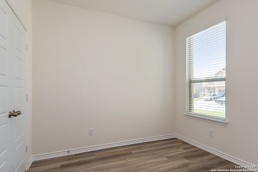 Spacious, unfurnished interior of a new home in Woodside Farms, Seguin (Image 5).