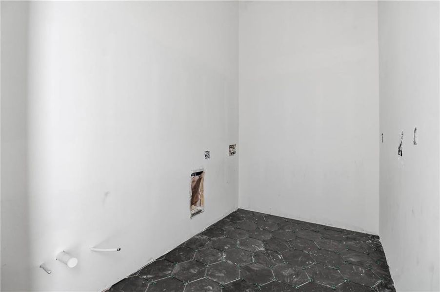 Spacious, unfurnished interior of a new home in , Alpharetta (Image 5).