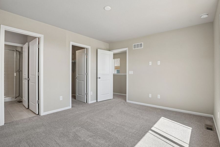 Spacious, unfurnished interior of a new home in Windler, Aurora (Image 14).