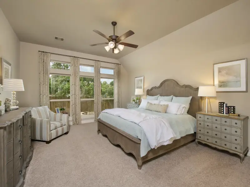 Representative furnished interior of a home built from the 2935W by Perry Homes in Briarley, Montgomery (Image 9).
