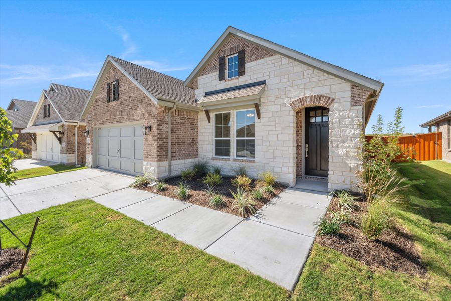 Exterior details and patio area of a home in Morningstar, Aledo (Image 3).