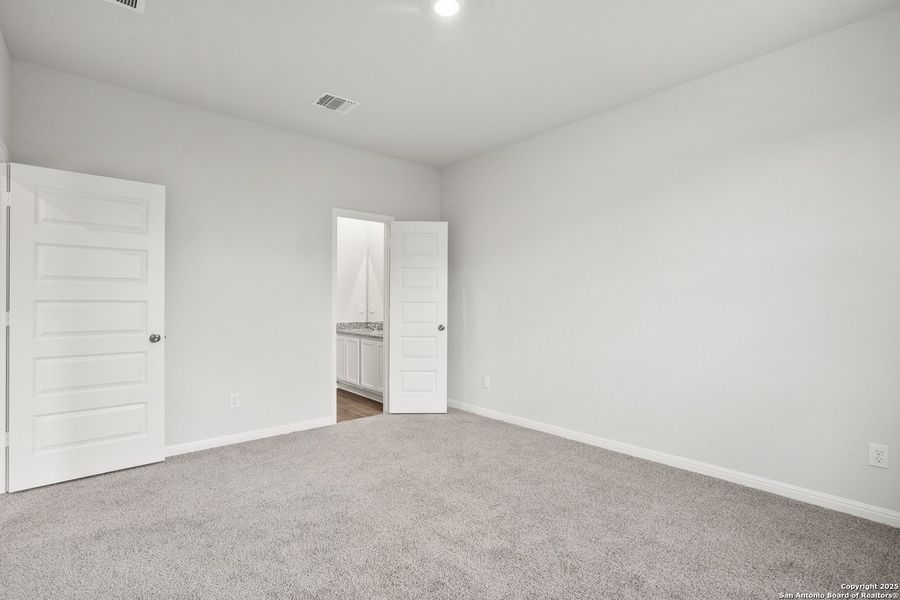 Spacious, unfurnished interior of a new home in Melissa Ranch, San Antonio (Image 20). Spacious, unfurnished interior of a new home in Melissa Ranch, San Antonio (Image 20).