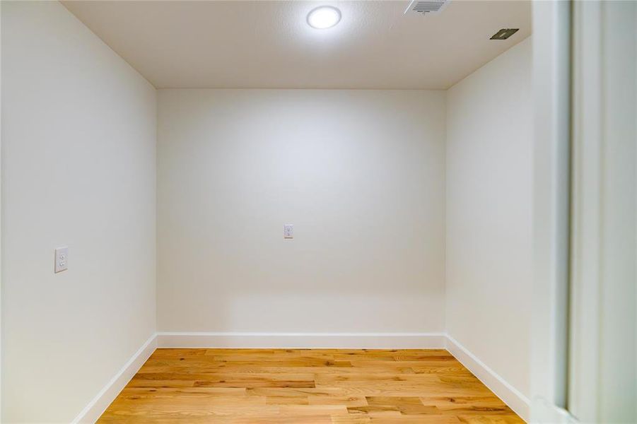 Spacious, unfurnished interior of a new home in , Garland (Image 16).