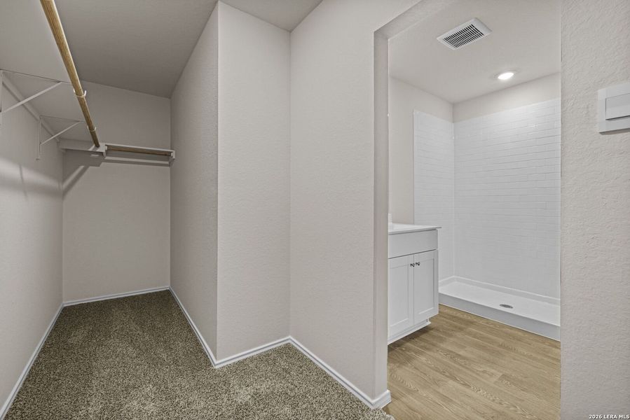 Spacious, unfurnished interior of a new home in Spring Valley, New Braunfels (Image 12).
