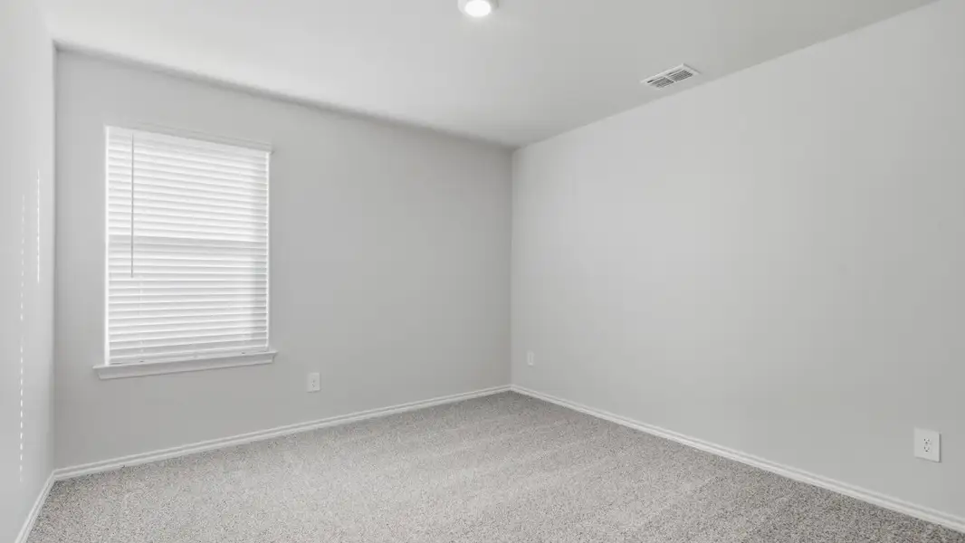 Spacious, unfurnished interior of a new home in Eagle Creek, Denton (Image 17).