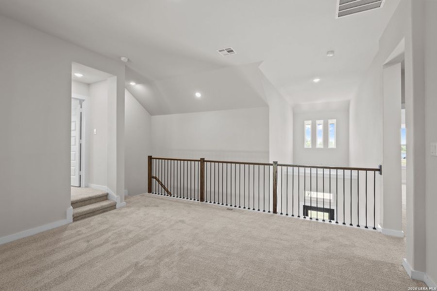 Spacious, unfurnished interior of a new home in Buffalo Crossing, Cibolo (Image 35).
