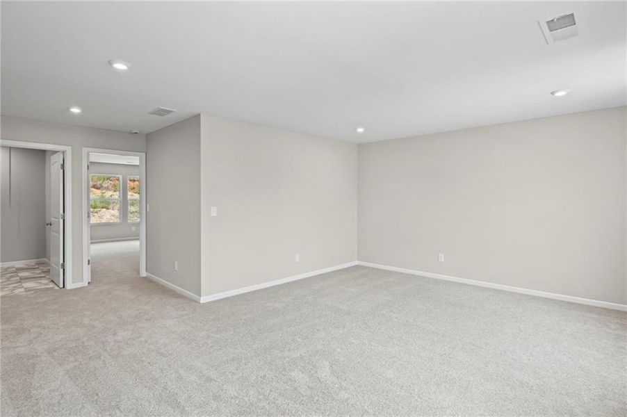 Spacious, unfurnished interior of a new home in Sage Woods, Dallas (Image 23). Spacious, unfurnished interior of a new home in Sage Woods, Dallas (Image 23).