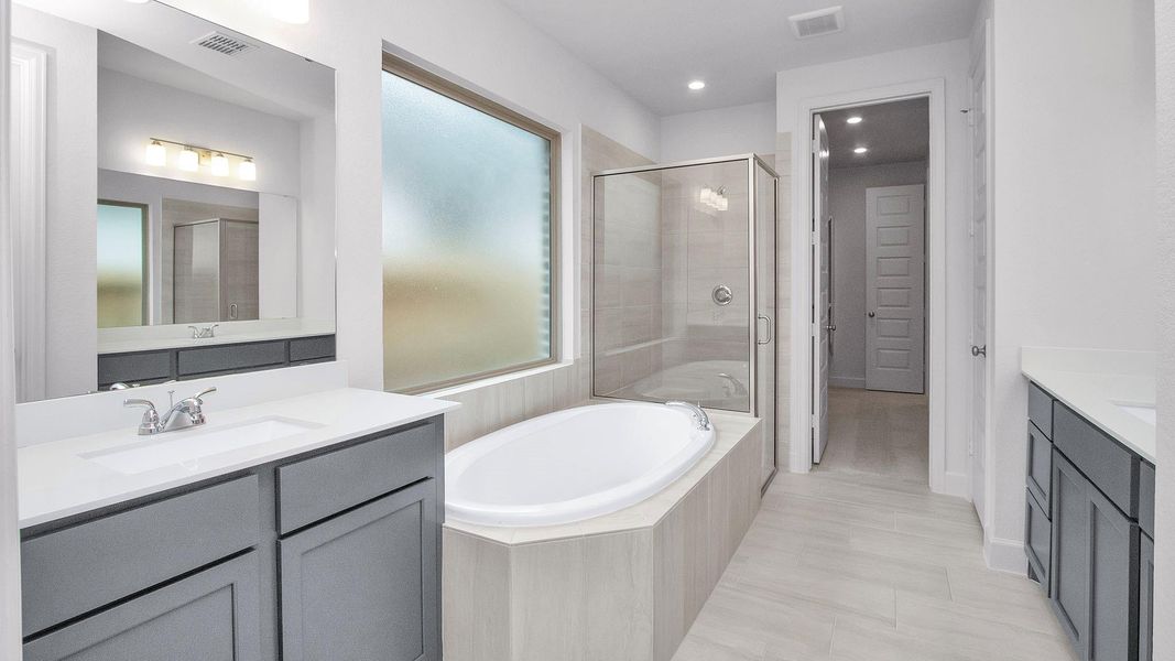 Furnished interior view inside a new home in Everly 45', Tomball (Image 7).