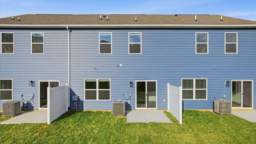 Exterior details and patio area of a home in Cherokee Crossing, Kodak (Image 2).