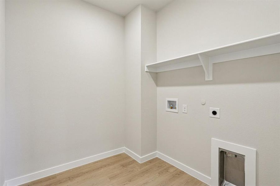 Spacious, unfurnished interior of a new home in Hickory Hill, Sherman (Image 35).