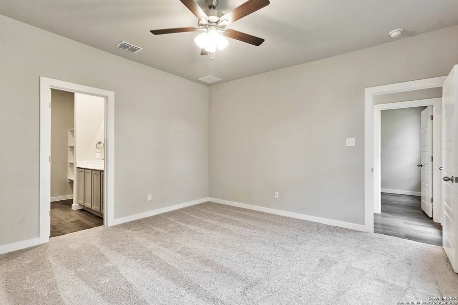 Spacious, unfurnished interior of a new home in Fairway Crossing 40s, San Antonio (Image 43). Spacious, unfurnished interior of a new home in Fairway Crossing 40s, San Antonio (Image 43).