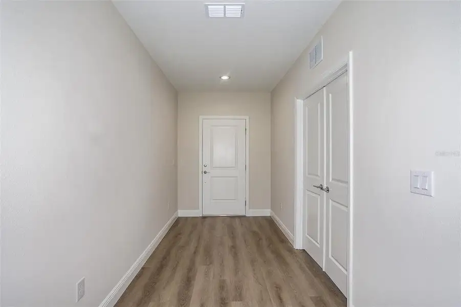 Spacious, unfurnished interior of a new home in Pasadena Landing, Wesley Chapel (Image 20).
