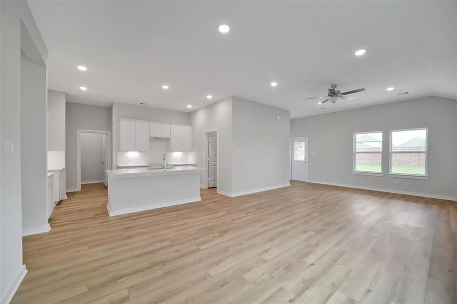 Spacious, unfurnished interior of a new home in Sunterra, Katy (Image 89). Spacious, unfurnished interior of a new home in Sunterra, Katy (Image 89).
