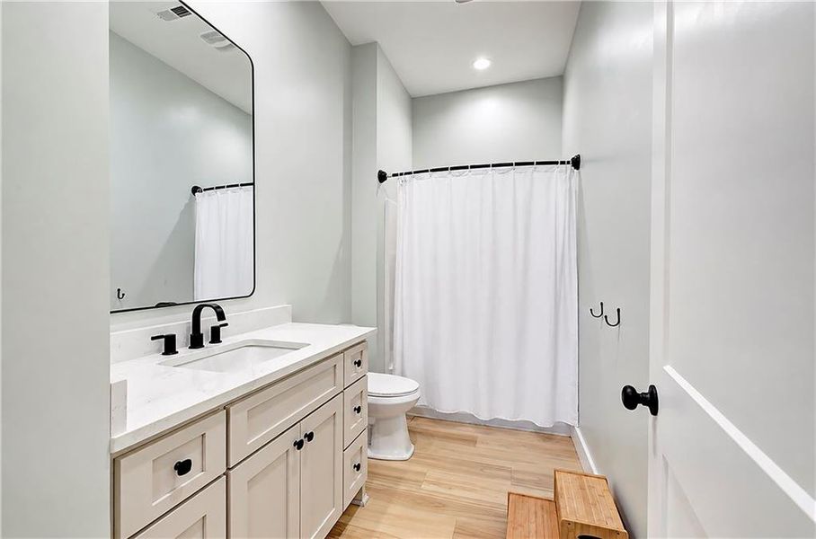 Furnished interior view inside a new home in , Calhoun (Image 46).