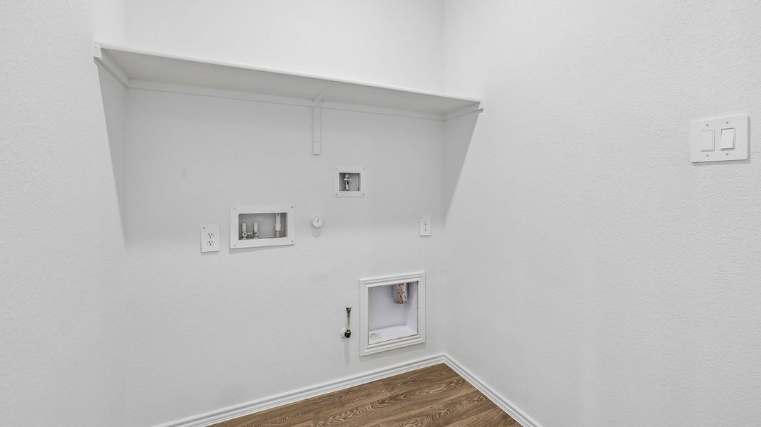 Spacious, unfurnished interior of a new home in Wayside, Uhland (Image 24).
