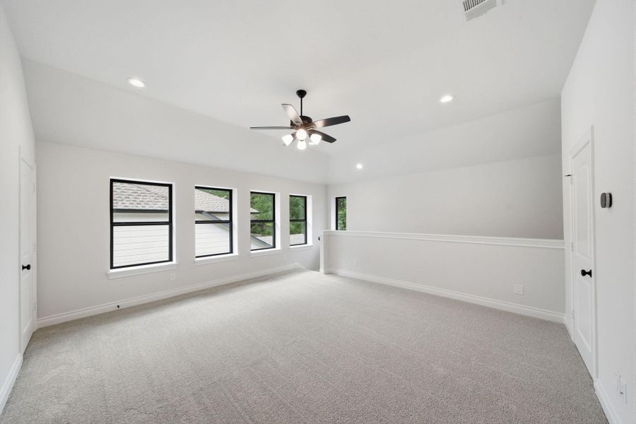 Spacious, unfurnished interior of a new home in The Woodlands Hills 65′, Willis (Image 27). Spacious, unfurnished interior of a new home in The Woodlands Hills 65′, Willis (Image 27).
