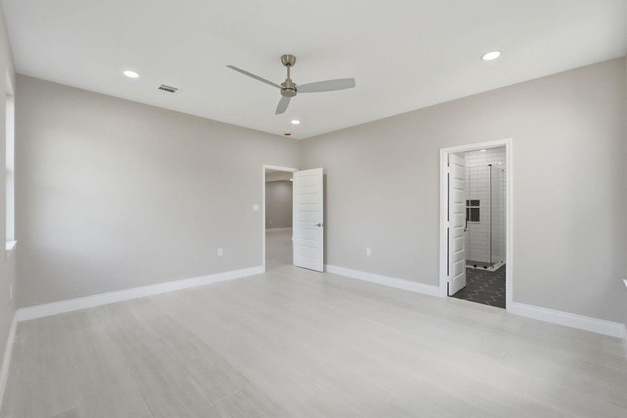 Spacious, unfurnished interior of a new home in , Conroe (Image 29). Spacious, unfurnished interior of a new home in , Conroe (Image 29).