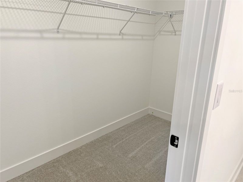 Spacious, unfurnished interior of a new home in Arbor Park, Leesburg (Image 10).