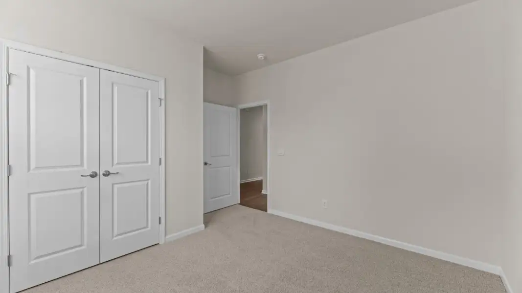 Spacious, unfurnished interior of a new home in Chambray, New Bern (Image 13).