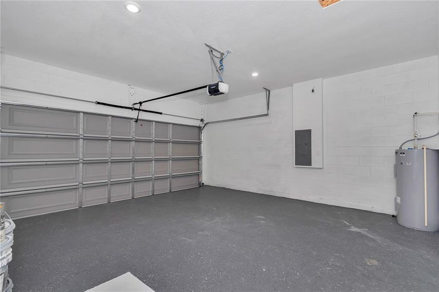 Spacious, unfurnished interior of a new home in , Ocala (Image 38).
