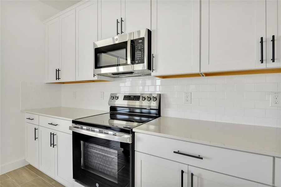 Furnished interior view inside a new home in , Tavares (Image 9).