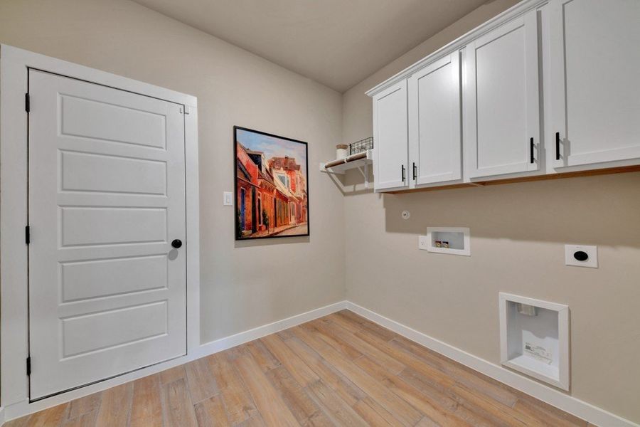 Representative unfurnished interior of a home built from the Maverick by Hakes Brothers in Veranda Designer, San Antonio (Image 20).