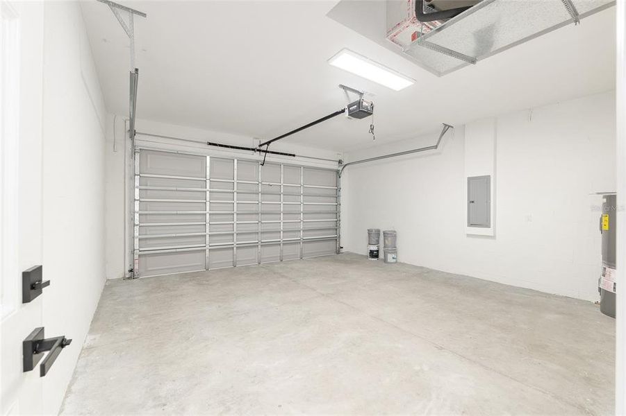 Spacious, unfurnished interior of a new home in , Dunnellon (Image 48).