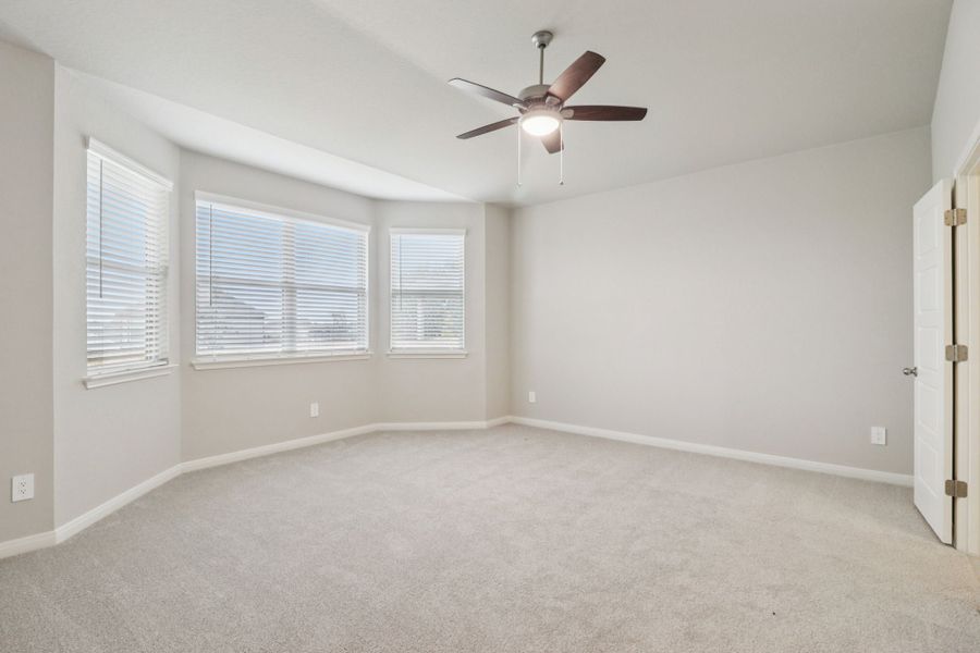 Spacious, unfurnished interior of a new home in Legendary Trails - Premier Series, Cibolo (Image 15).