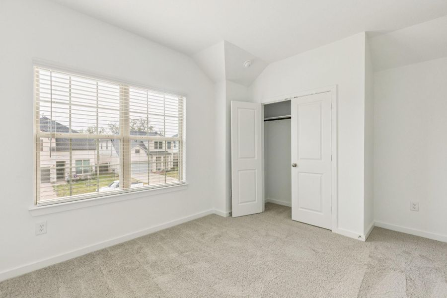 Spacious, unfurnished interior of a new home in Ellerden, Tomball (Image 20).