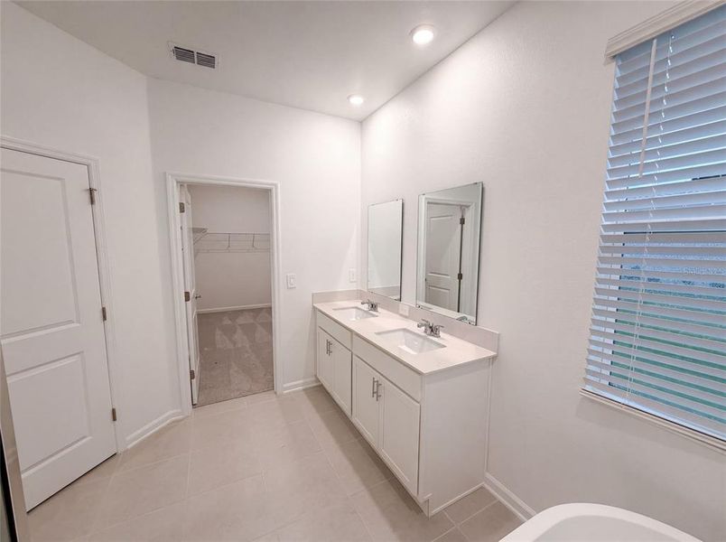 Furnished interior view inside a new home in Meadow Pointe, Groveland (Image 10).
