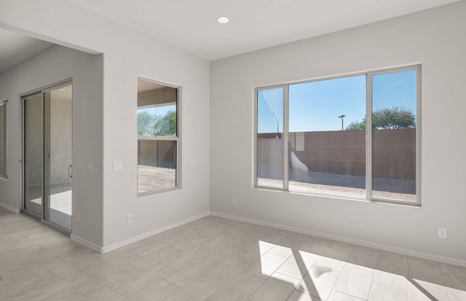 Spacious, unfurnished interior of a new home in Sun City Anthem at Merrill Ranch, Florence (Image 21).