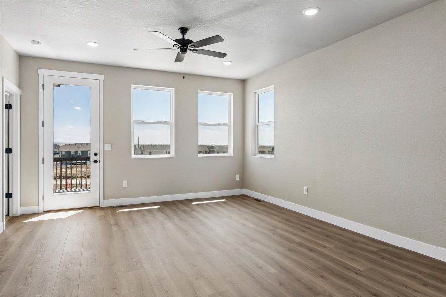 Spacious, unfurnished interior of a new home in Trails at Aspen Ridge-3, Colorado Springs (Image 17).