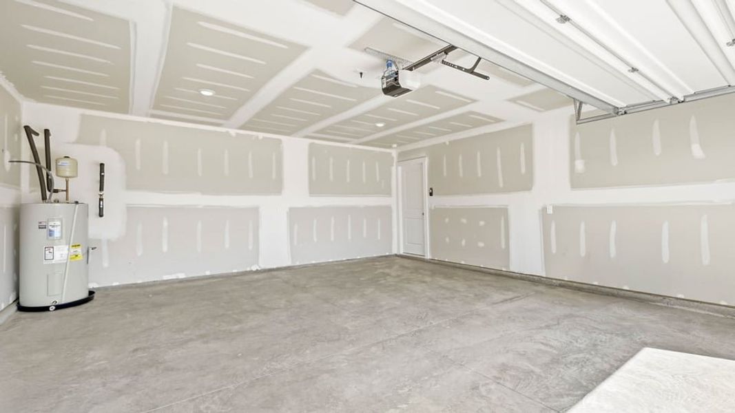 Spacious, unfurnished interior of a new home in Johnson Farms, Greeneville (Image 24).