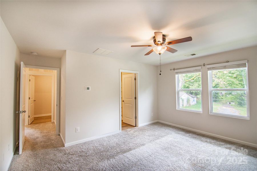 Spacious, unfurnished interior of a new home in Belterra, Charlotte (Image 15).