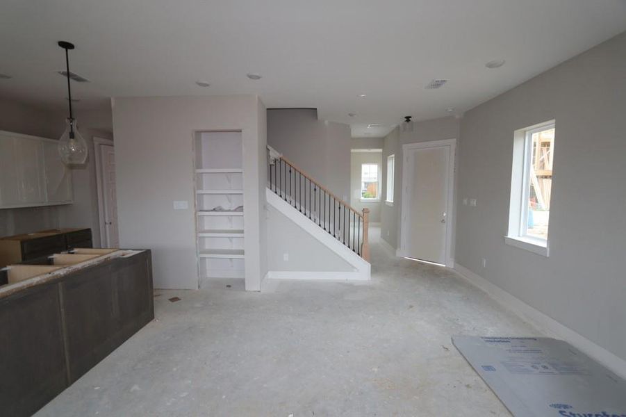 Spacious, unfurnished interior of a new home in Retreat at Oak Park, Houston (Image 7).